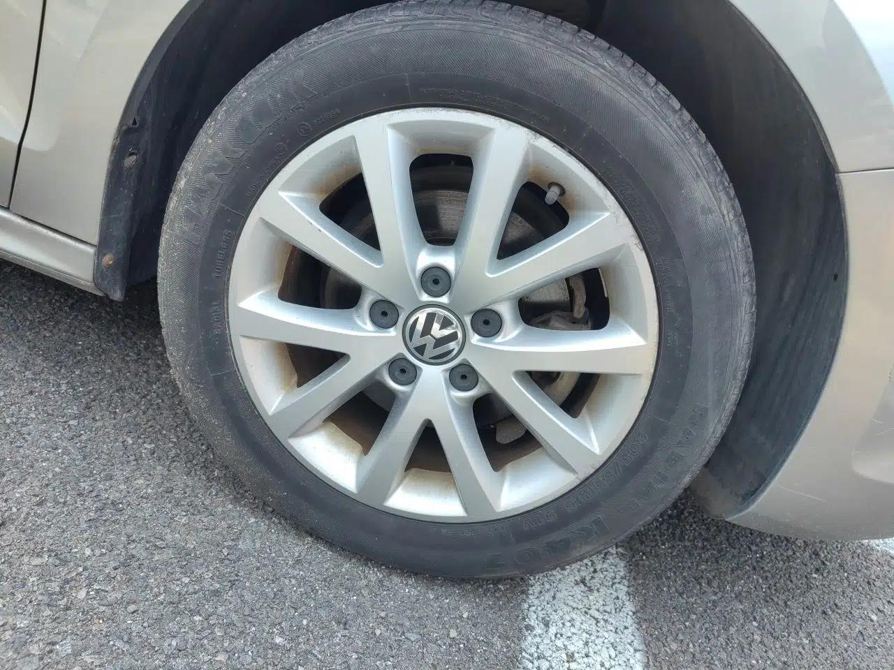 Volkswagen Sagitar 2012 1.6L Automatic Comfort Edition — миниатюра 8