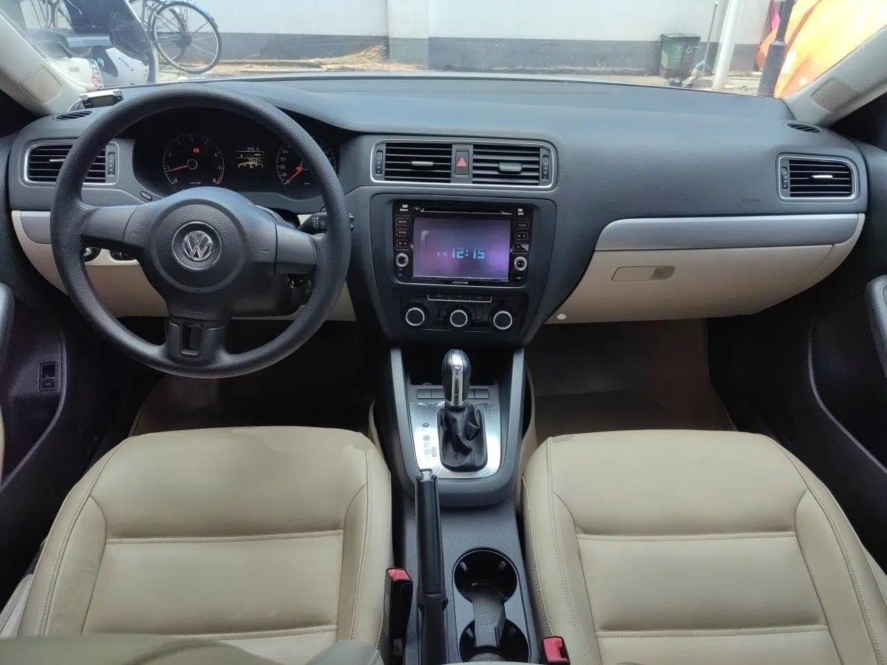 Volkswagen Sagitar 2012 1.6L Automatic Comfort Edition — миниатюра 9
