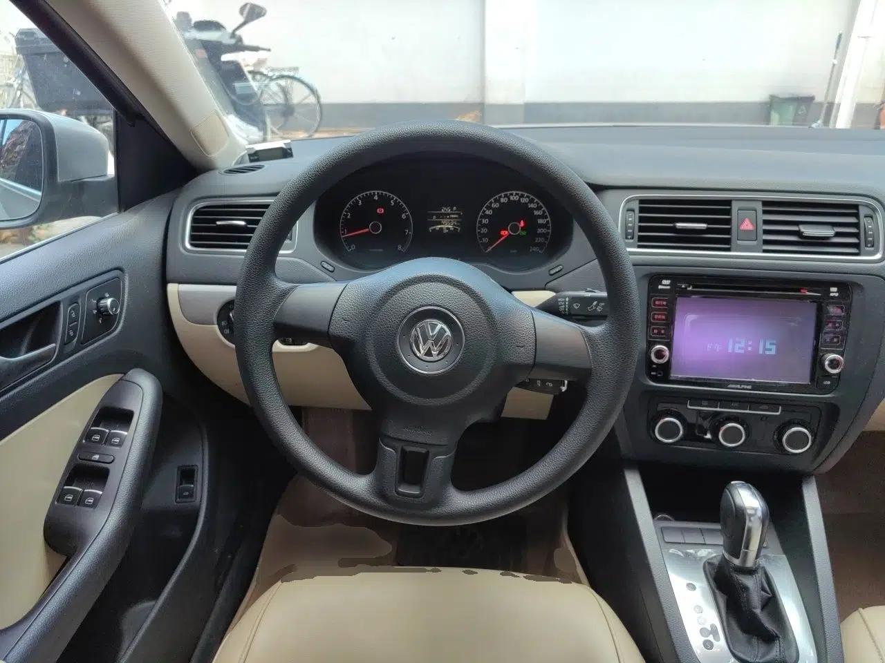 Volkswagen Sagitar 2012 1.6L Automatic Comfort Edition — миниатюра 10
