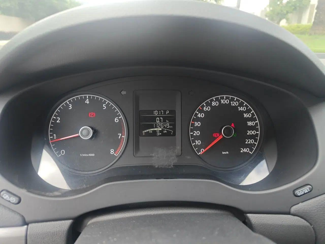 Volkswagen Sagitar 2012 1.6L Automatic Fashion Edition — миниатюра 11