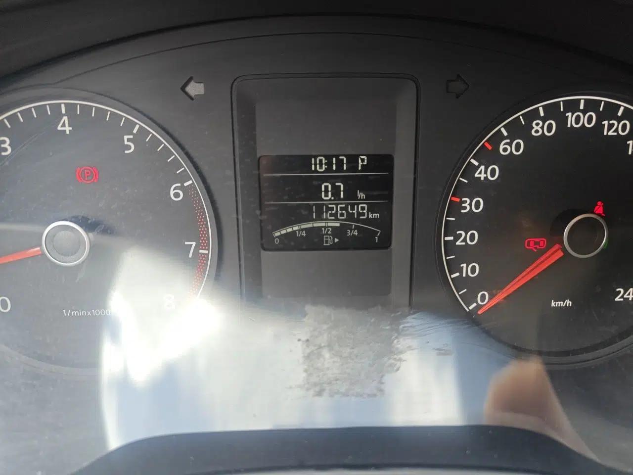 Volkswagen Sagitar 2012 1.6L Automatic Fashion Edition — миниатюра 12