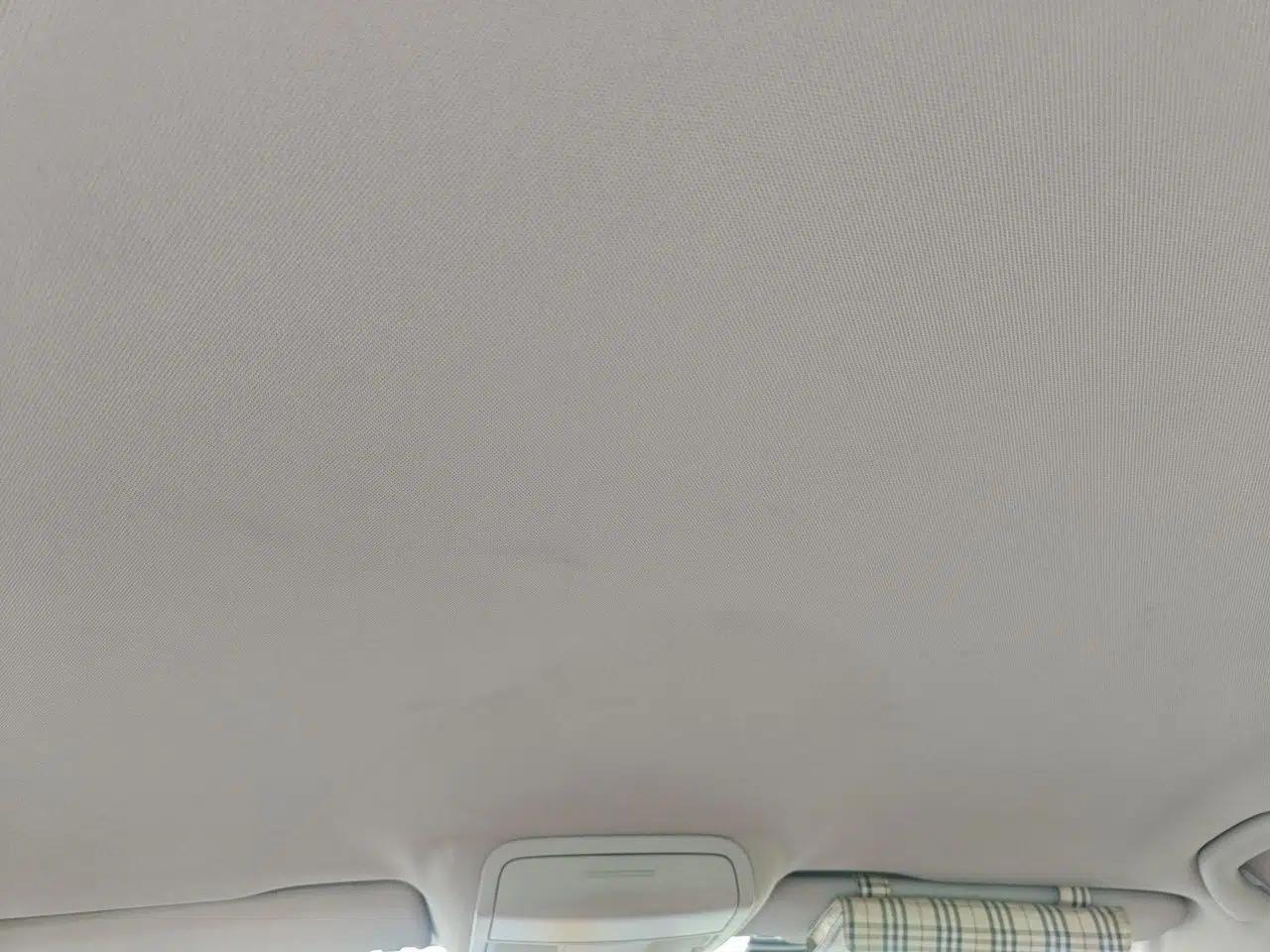 Volkswagen Sagitar 2012 1.6L Automatic Fashion Edition — миниатюра 18