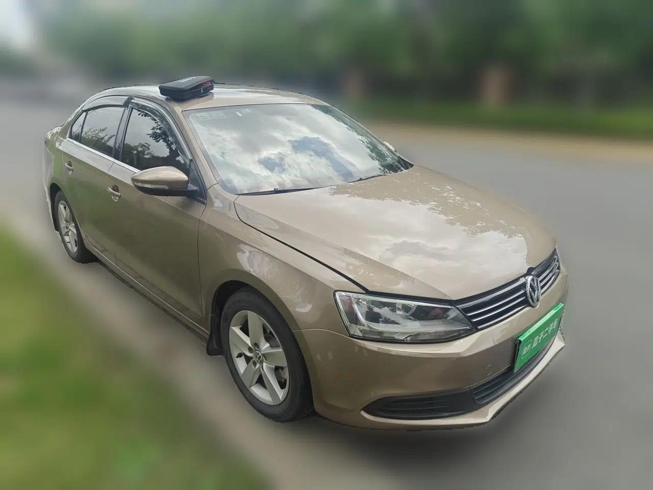 Volkswagen Sagitar 2012 1.6L Automatic Fashion Edition — миниатюра 3