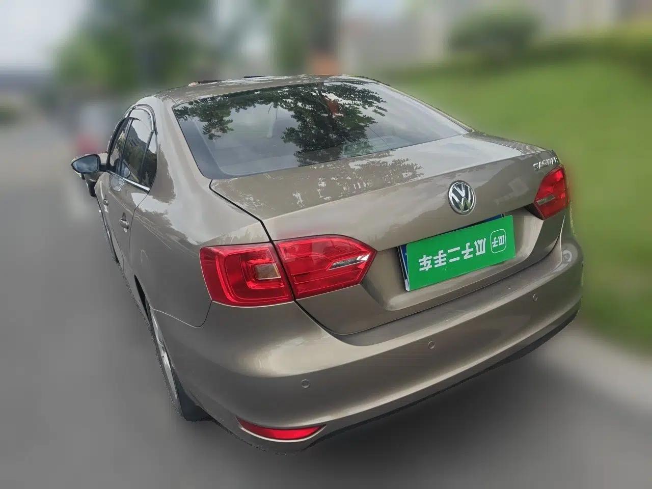 Volkswagen Sagitar 2012 1.6L Automatic Fashion Edition — миниатюра 4