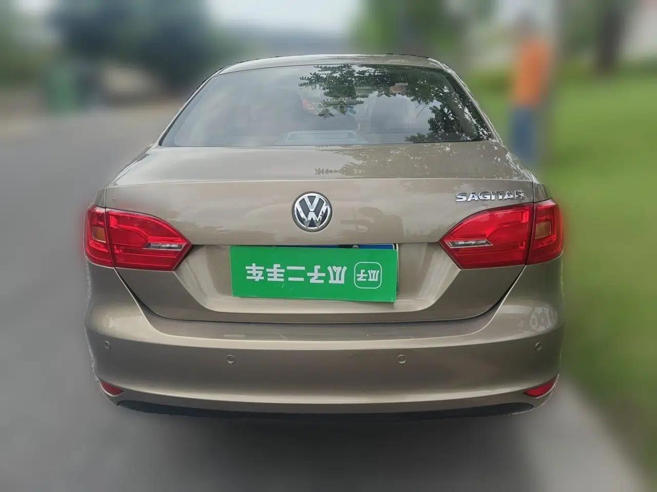 Volkswagen Sagitar 2012 1.6L Automatic Fashion Edition — миниатюра 5