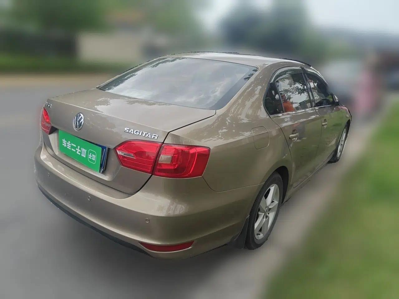 Volkswagen Sagitar 2012 1.6L Automatic Fashion Edition — миниатюра 6