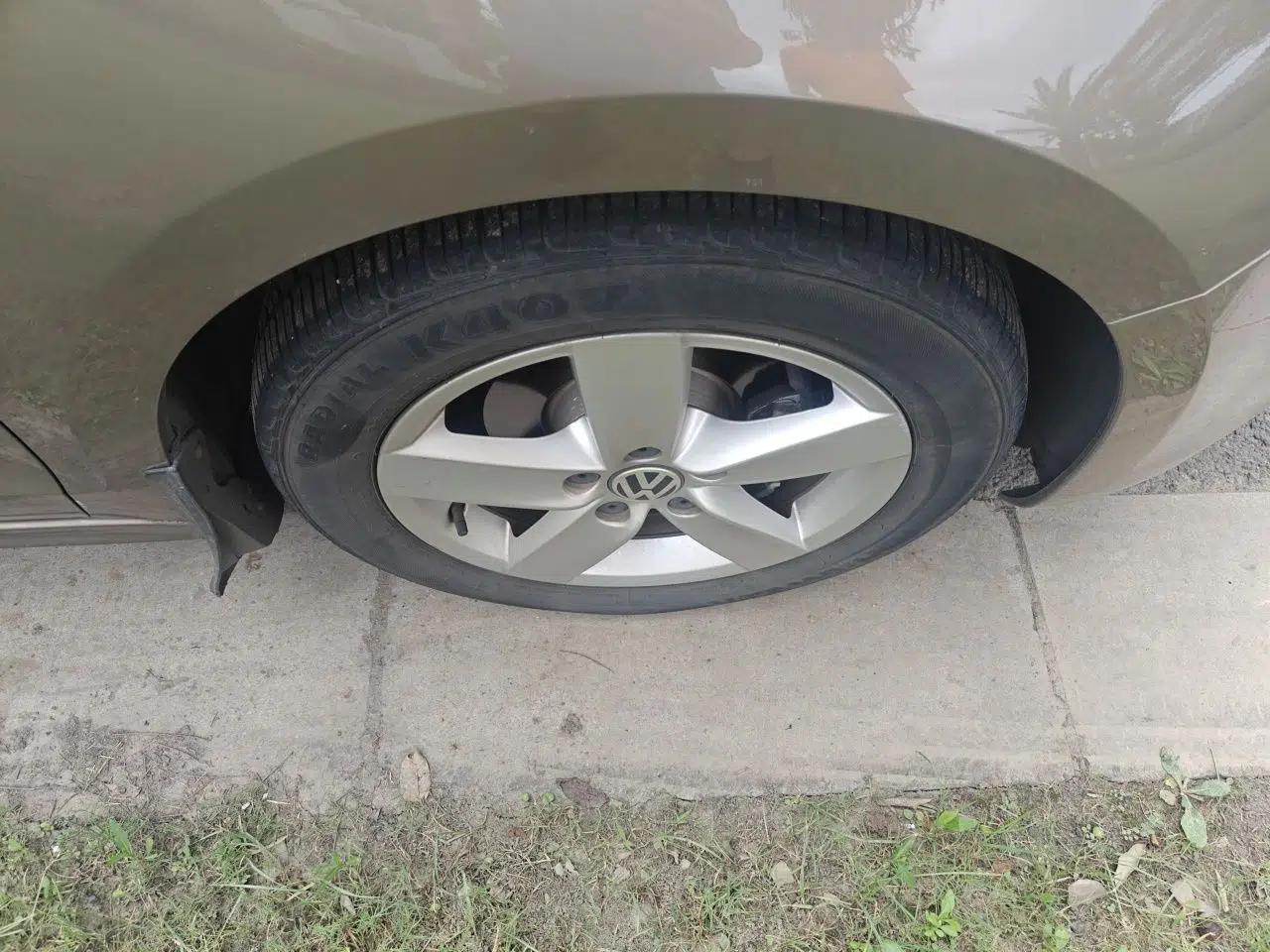 Volkswagen Sagitar 2012 1.6L Automatic Fashion Edition — миниатюра 8