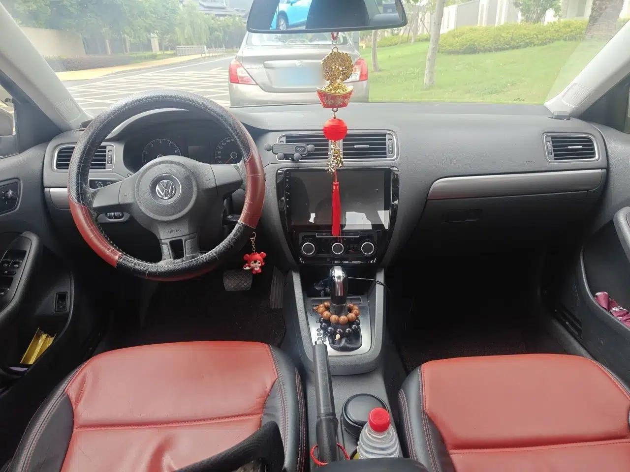 Volkswagen Sagitar 2012 1.6L Automatic Fashion Edition — миниатюра 9