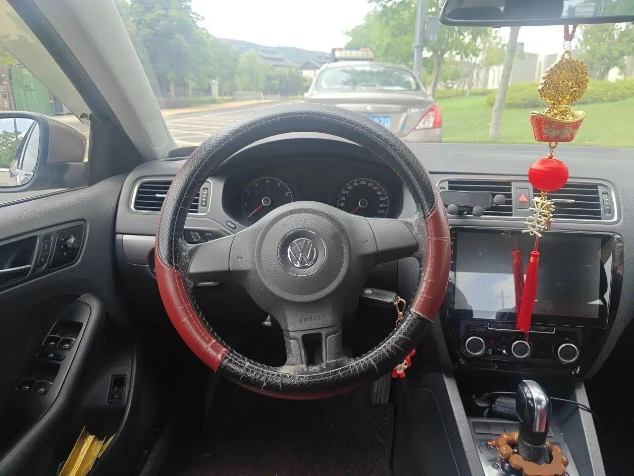 Volkswagen Sagitar 2012 1.6L Automatic Fashion Edition — миниатюра 10