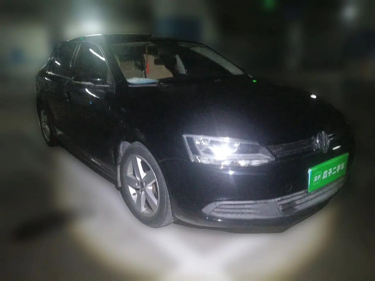 Volkswagen Sagitar 2012 1.6L Automatic Fashion Edition — миниатюра 3