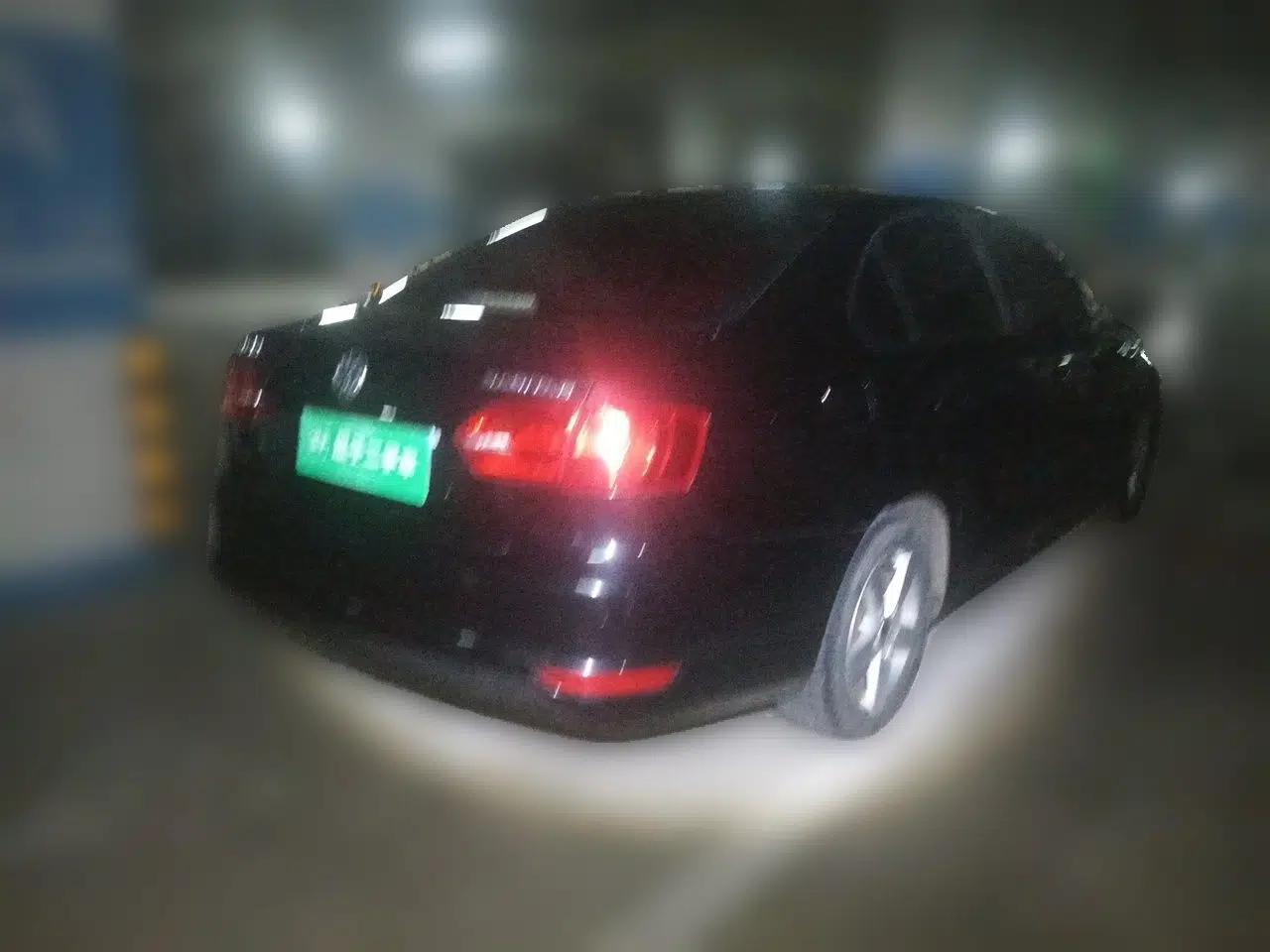 Volkswagen Sagitar 2012 1.6L Automatic Fashion Edition — миниатюра 6