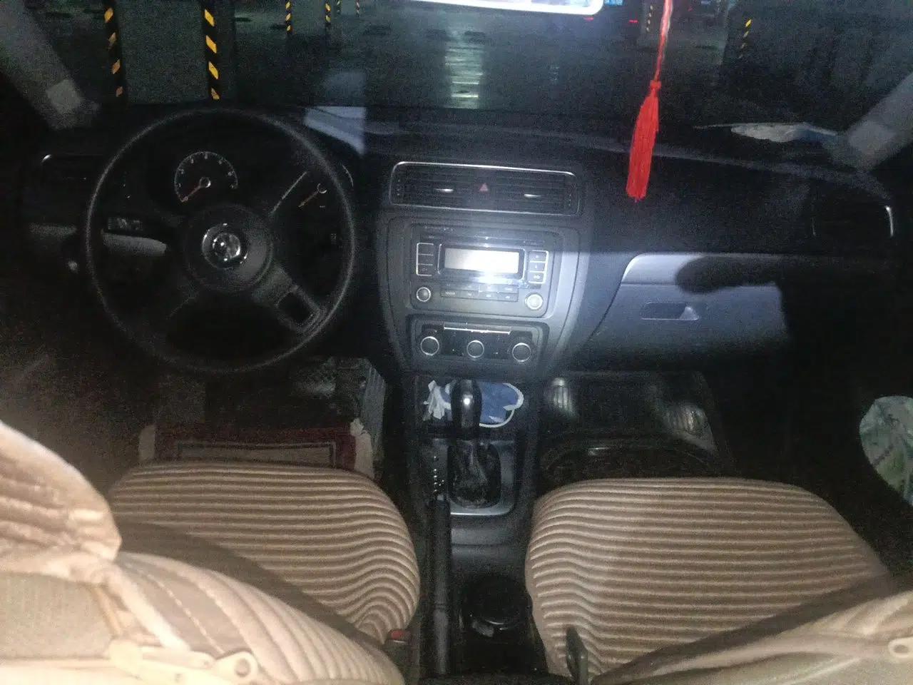 Volkswagen Sagitar 2012 1.6L Automatic Fashion Edition — миниатюра 9