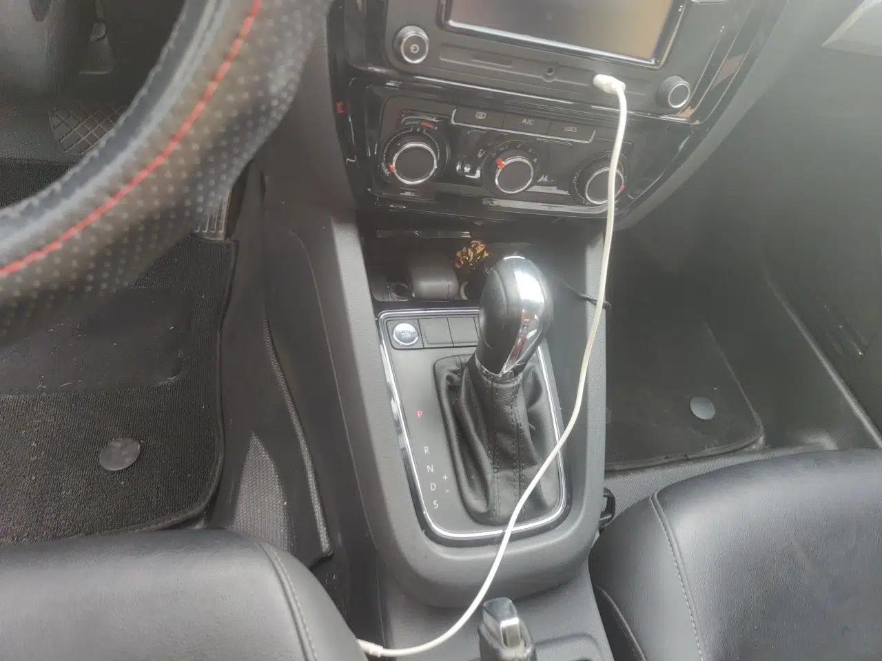 Volkswagen Sagitar 2018 1.6L Automatic Comfort Model — миниатюра 14