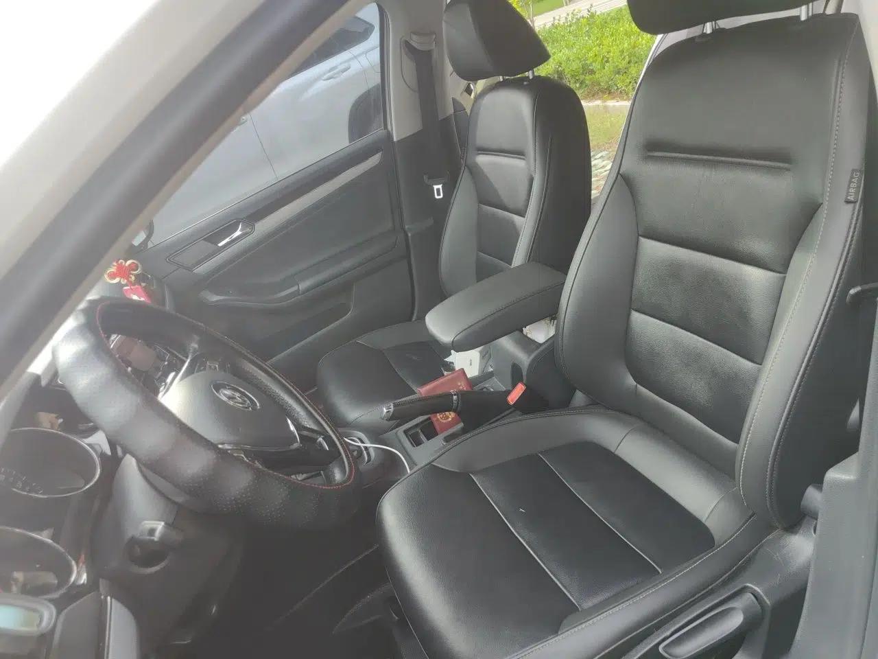 Volkswagen Sagitar 2018 1.6L Automatic Comfort Model — миниатюра 15