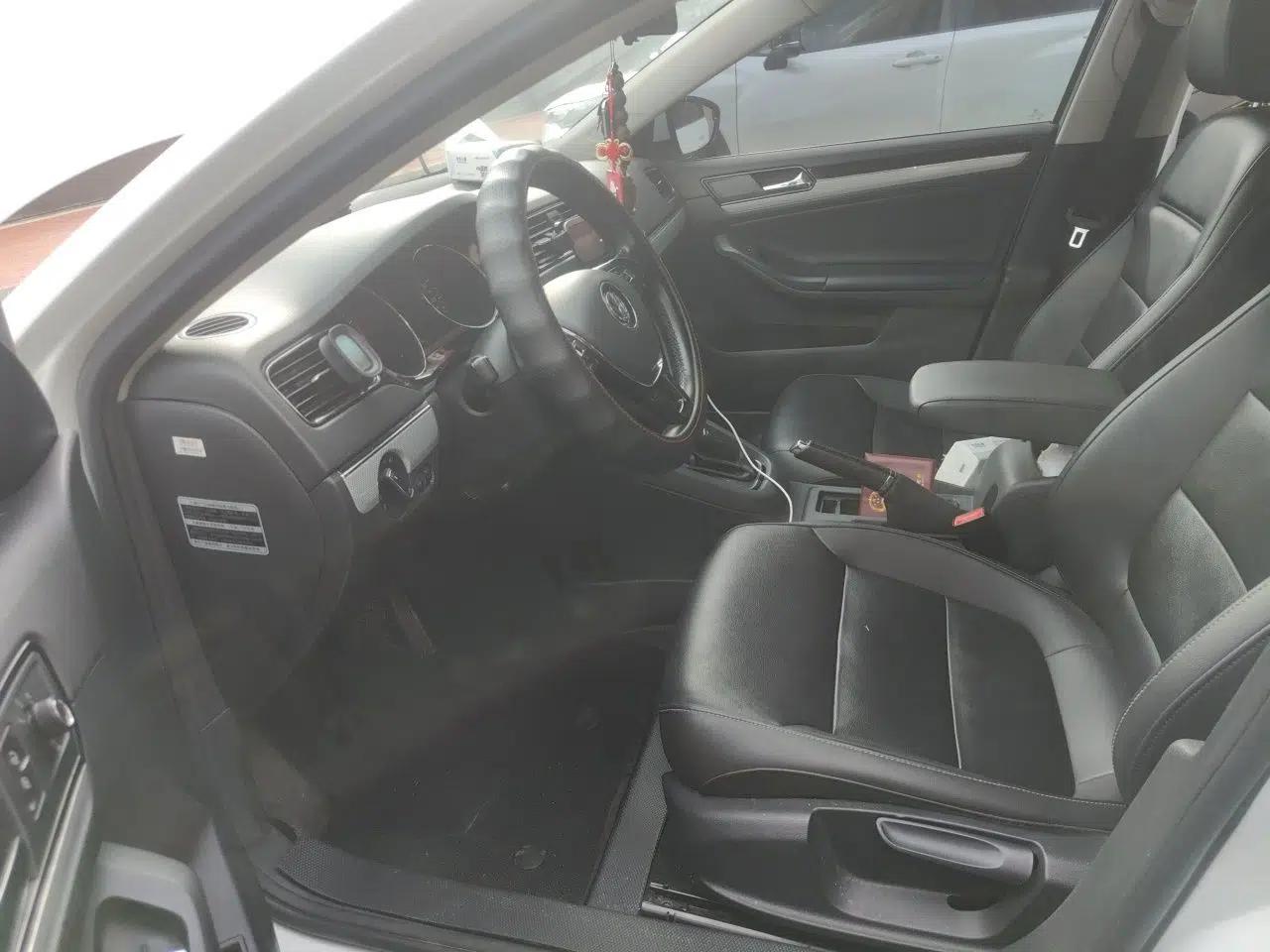 Volkswagen Sagitar 2018 1.6L Automatic Comfort Model — миниатюра 16