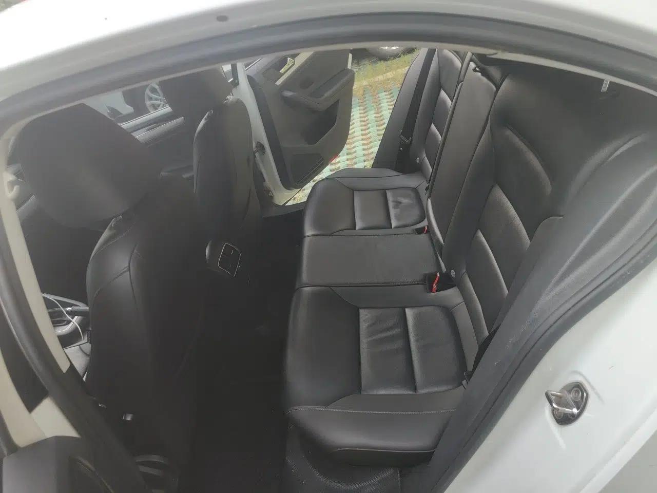 Volkswagen Sagitar 2018 1.6L Automatic Comfort Model — миниатюра 17
