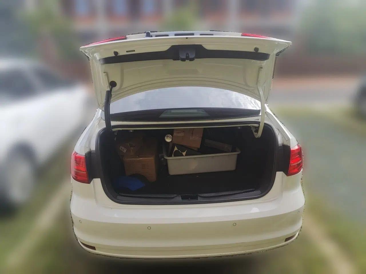 Volkswagen Sagitar 2018 1.6L Automatic Comfort Model — миниатюра 19