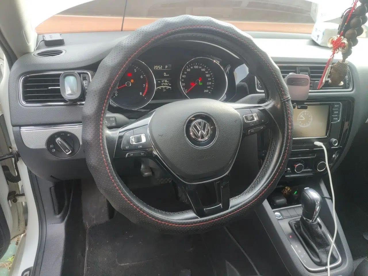 Volkswagen Sagitar 2018 1.6L Automatic Comfort Model — миниатюра 10