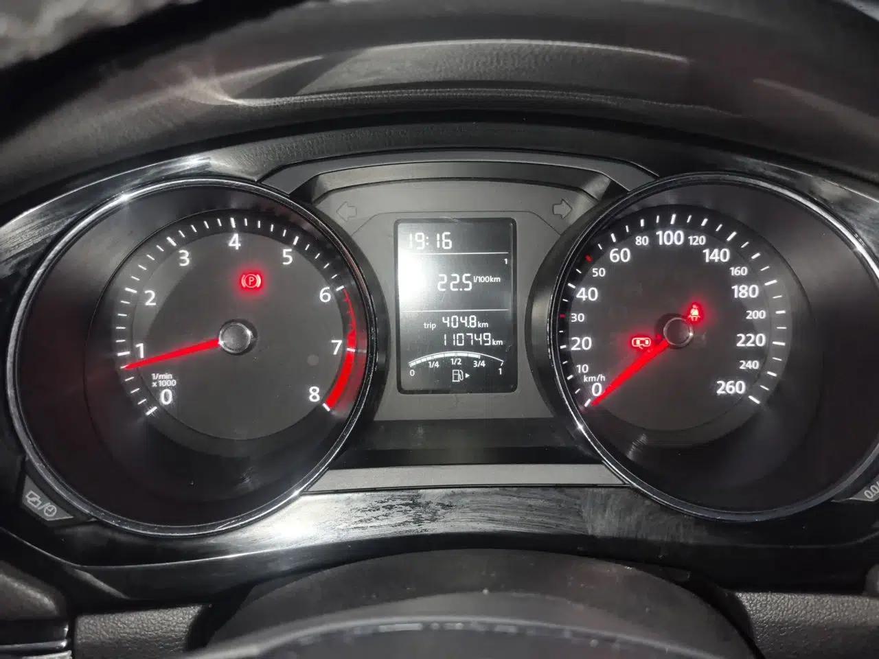 Volkswagen Sagitar 2017 1.6L Manual Comfort Model — миниатюра 11