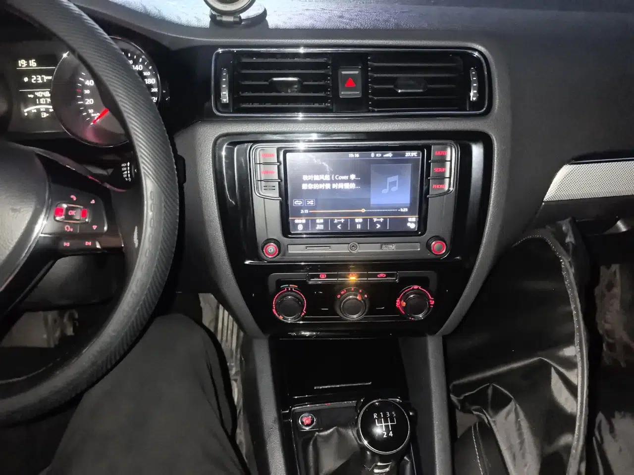 Volkswagen Sagitar 2017 1.6L Manual Comfort Model — миниатюра 13