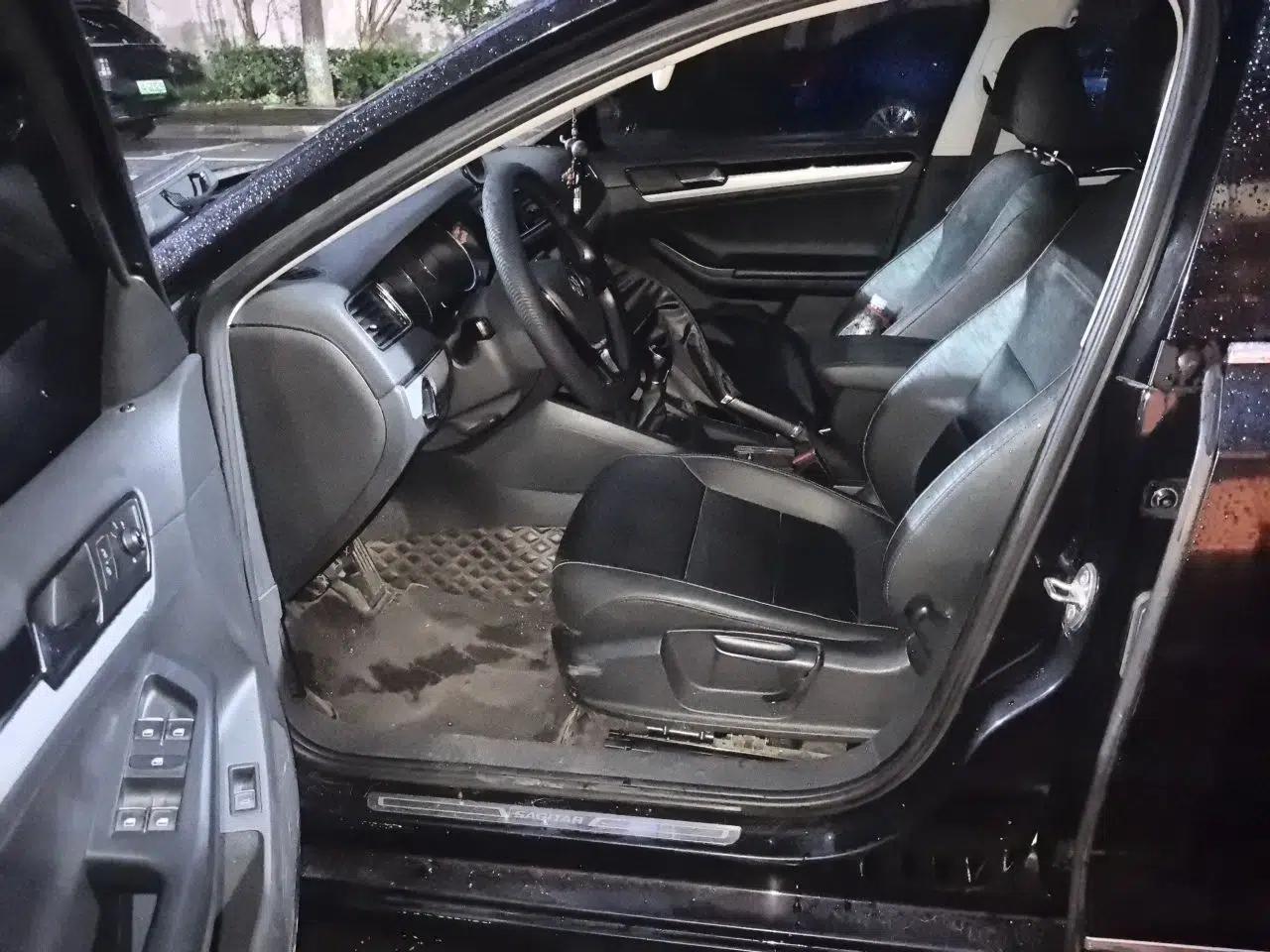Volkswagen Sagitar 2017 1.6L Manual Comfort Model — миниатюра 15