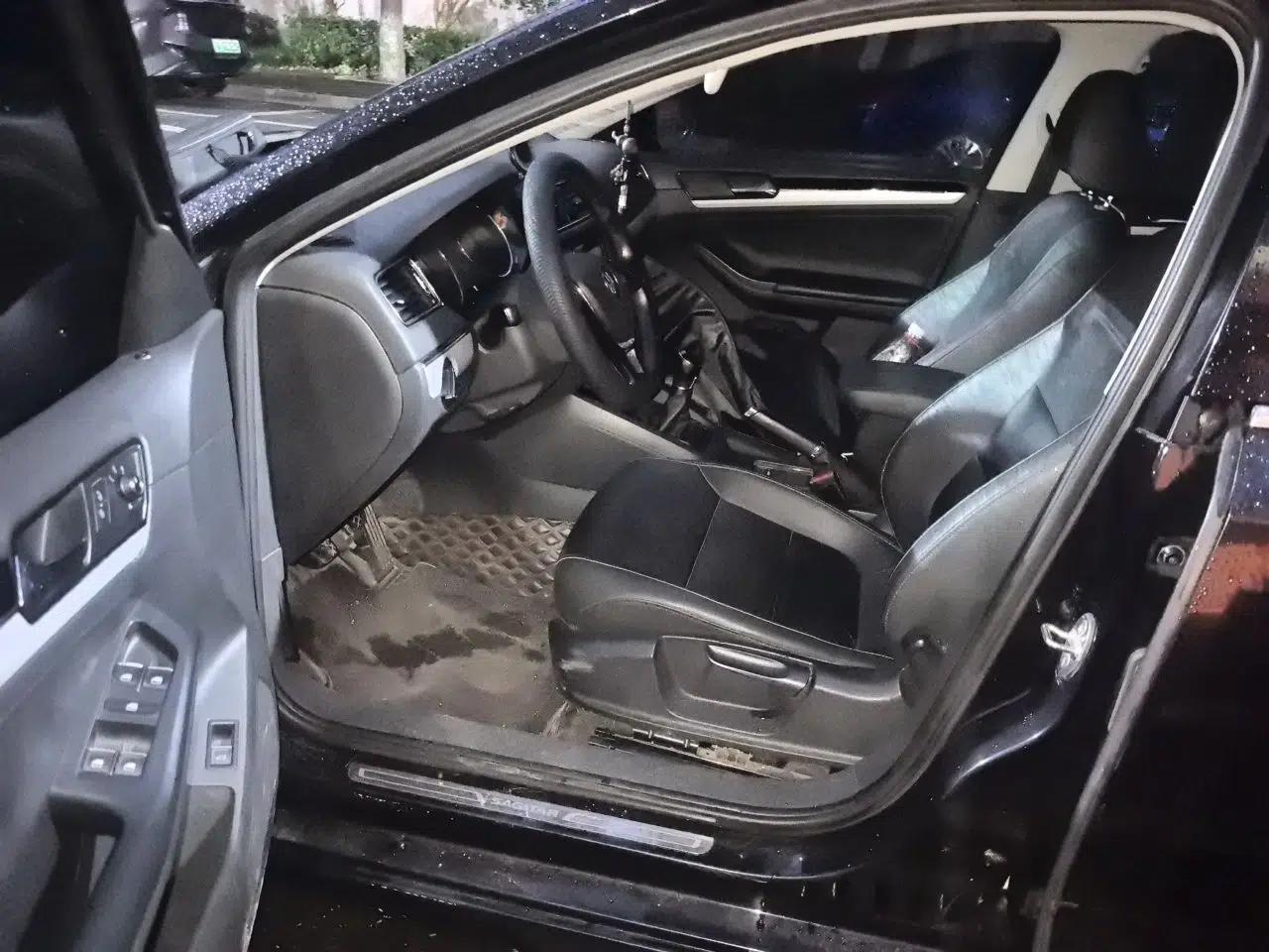 Volkswagen Sagitar 2017 1.6L Manual Comfort Model — миниатюра 16