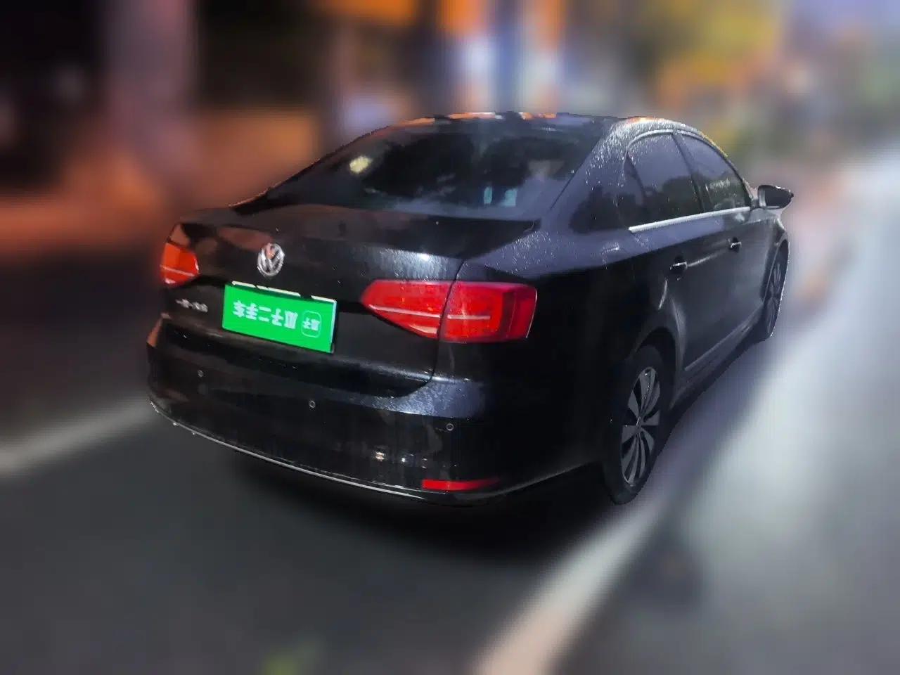 Volkswagen Sagitar 2017 1.6L Manual Comfort Model — миниатюра 6