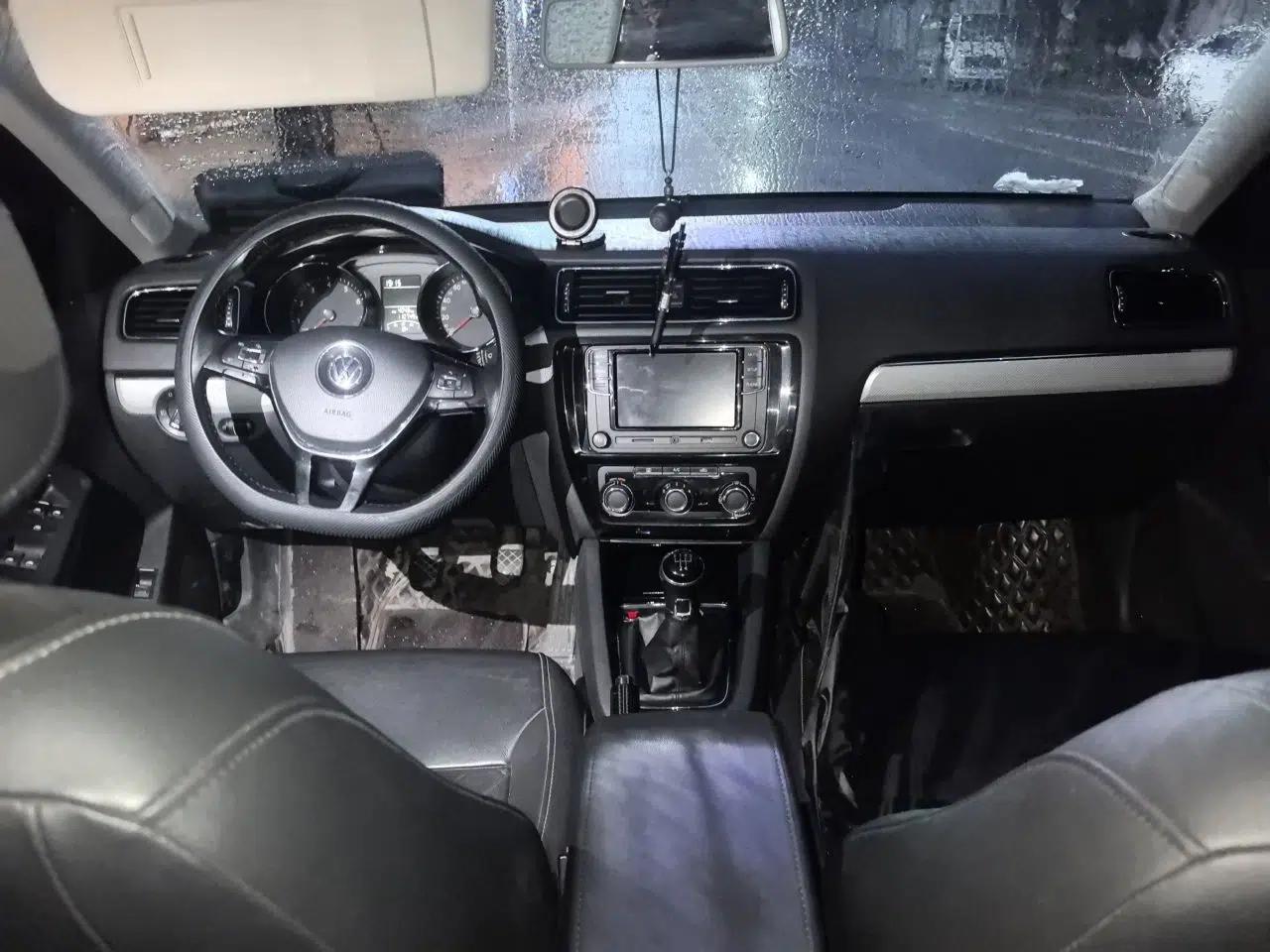 Volkswagen Sagitar 2017 1.6L Manual Comfort Model — миниатюра 9