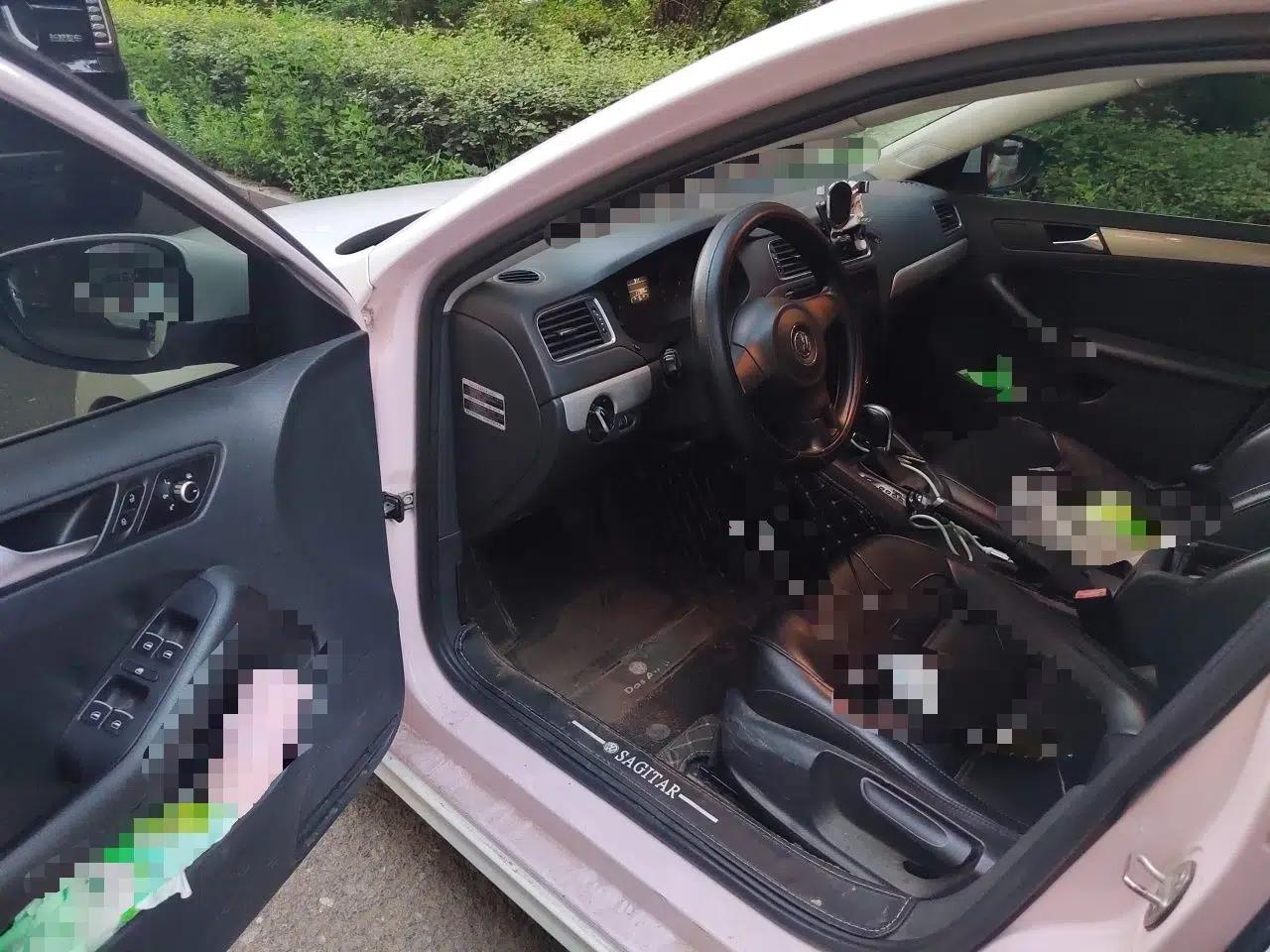 Volkswagen Sagitar 2012 1.6L Automatic Comfort Edition — миниатюра 16
