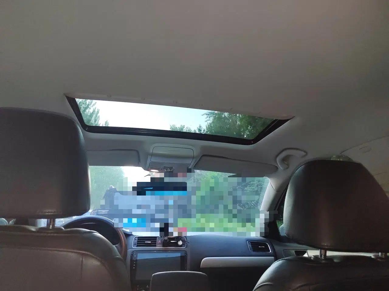 Volkswagen Sagitar 2012 1.6L Automatic Comfort Edition — миниатюра 18
