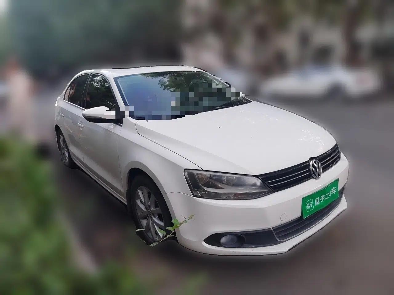 Volkswagen Sagitar 2012 1.6L Automatic Comfort Edition — миниатюра 3