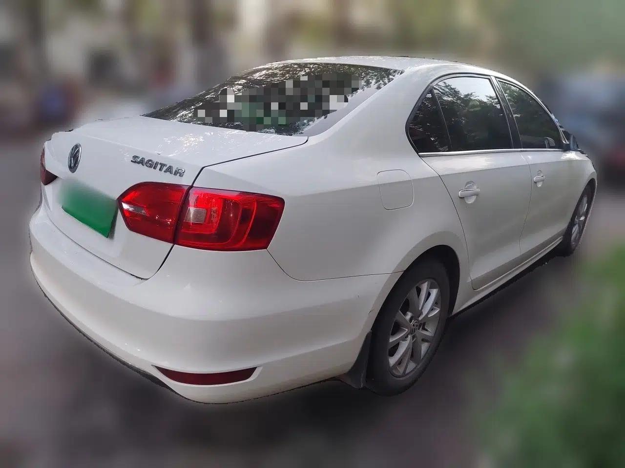 Volkswagen Sagitar 2012 1.6L Automatic Comfort Edition — миниатюра 6