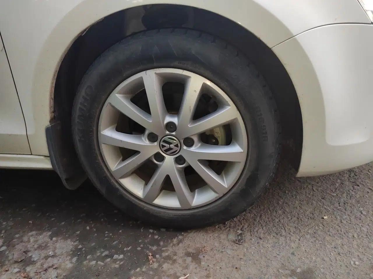 Volkswagen Sagitar 2012 1.6L Automatic Comfort Edition — миниатюра 8