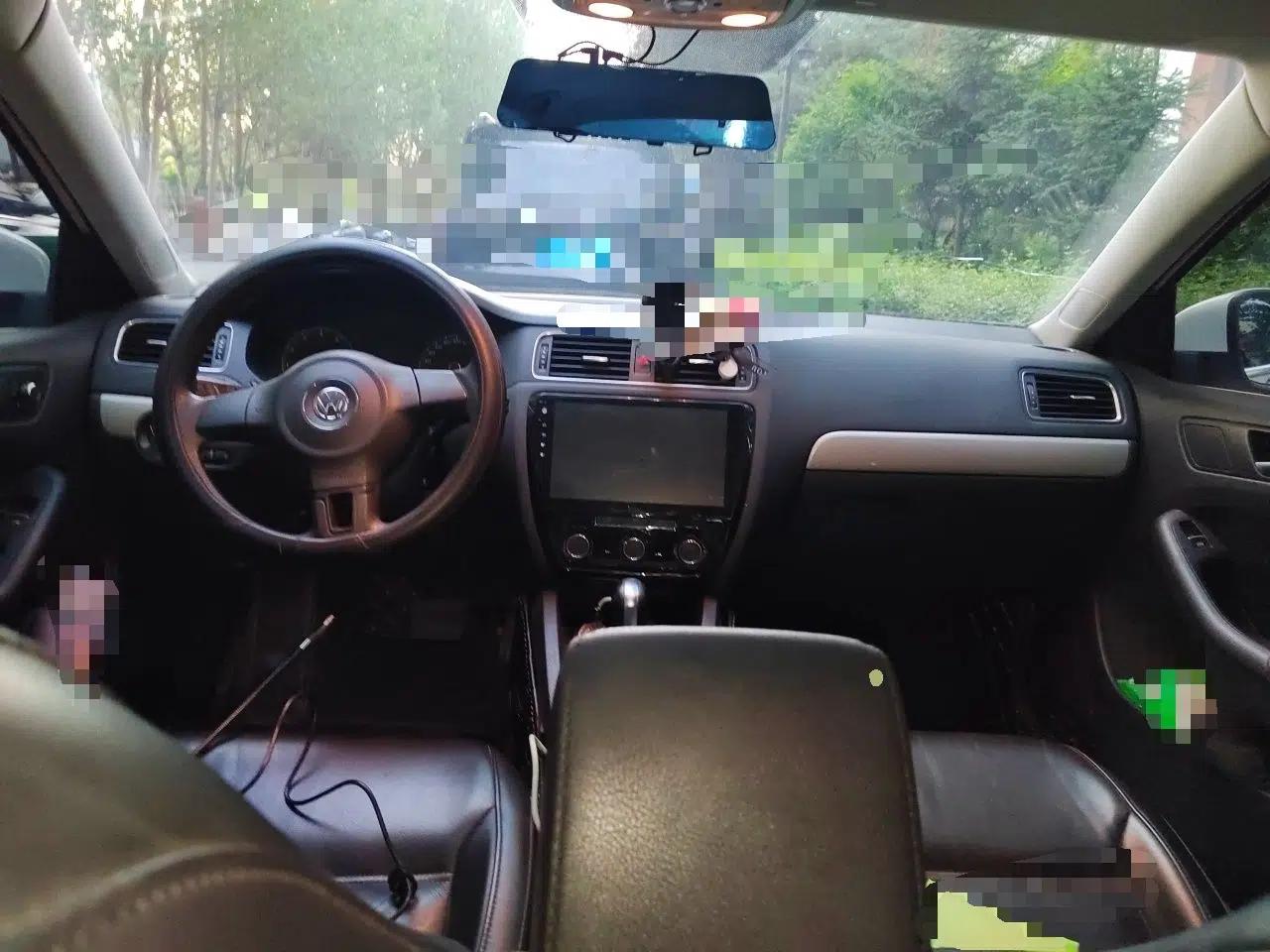 Volkswagen Sagitar 2012 1.6L Automatic Comfort Edition — миниатюра 9