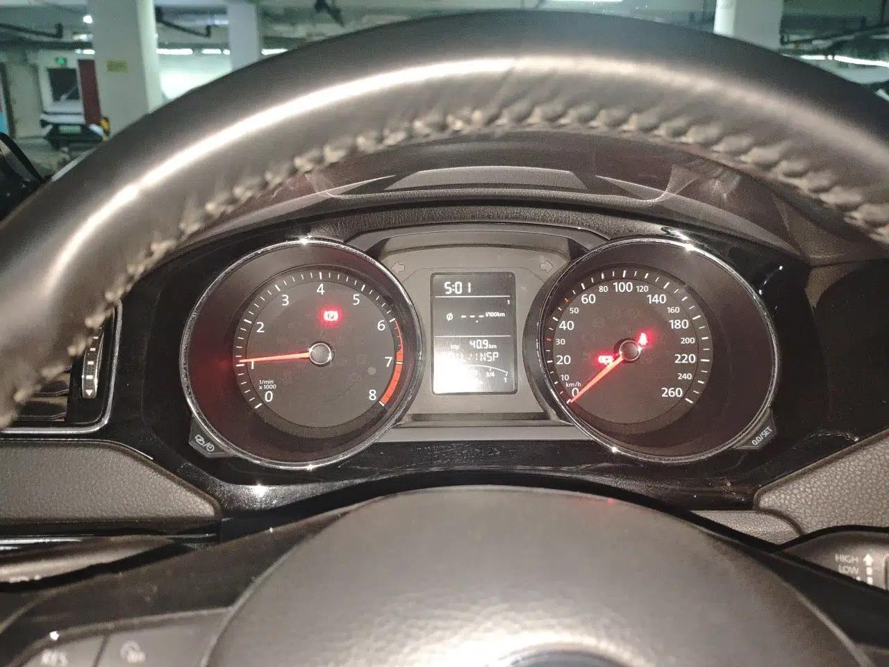 Volkswagen Sagitar 2017 1.6L Manual Comfort Model — миниатюра 11