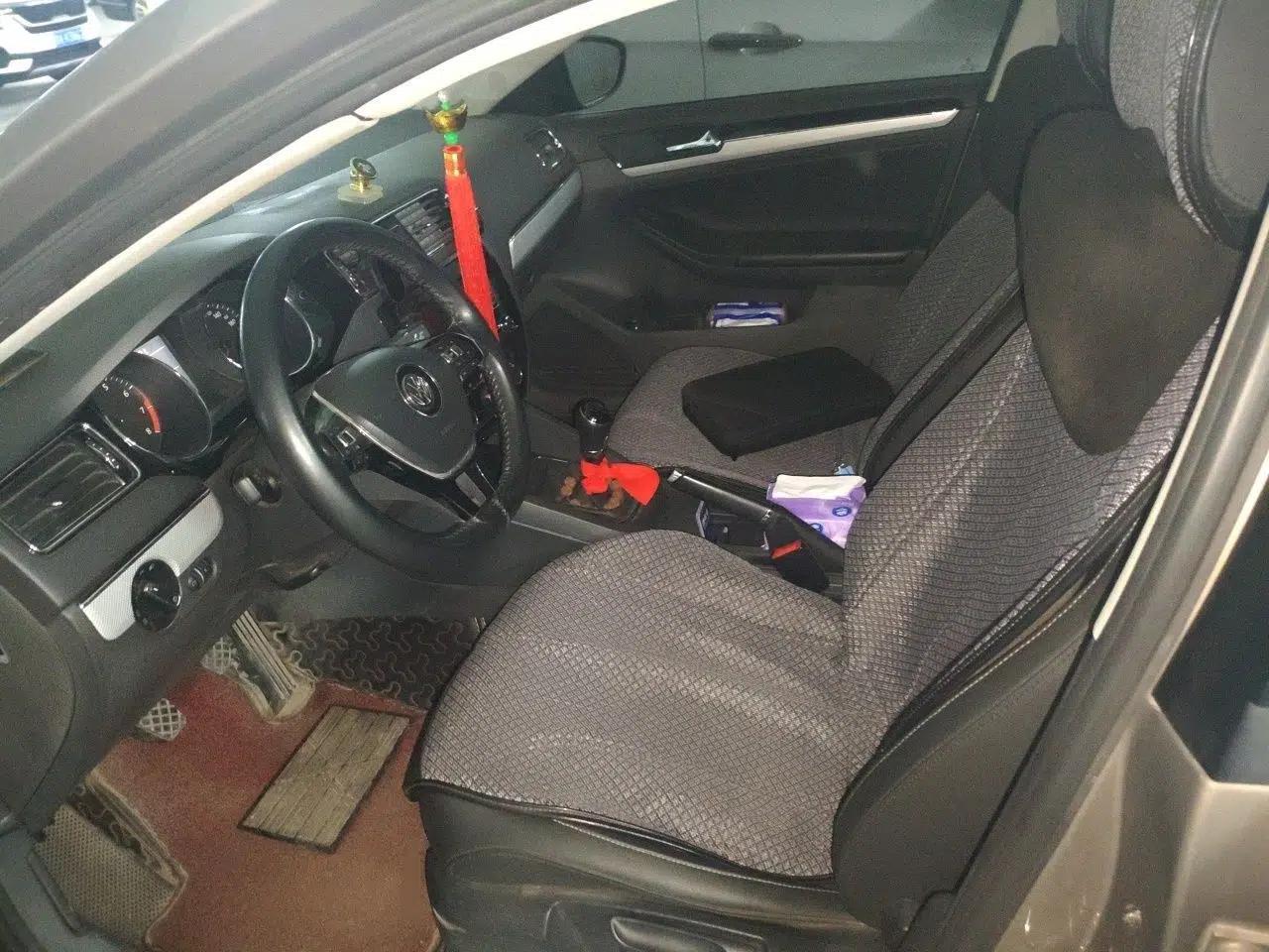 Volkswagen Sagitar 2017 1.6L Manual Comfort Model — миниатюра 15