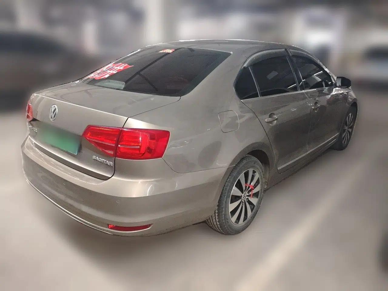 Volkswagen Sagitar 2017 1.6L Manual Comfort Model — миниатюра 6