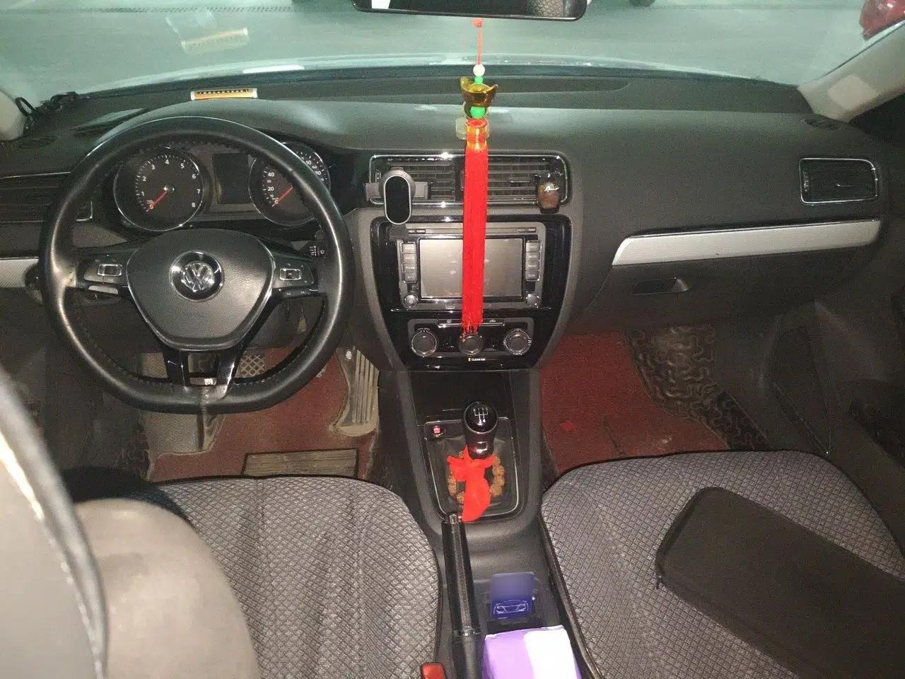 Volkswagen Sagitar 2017 1.6L Manual Comfort Model — миниатюра 9