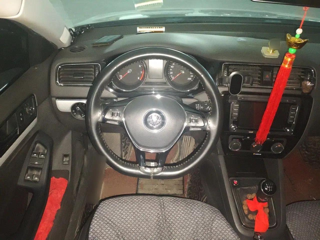 Volkswagen Sagitar 2017 1.6L Manual Comfort Model — миниатюра 10