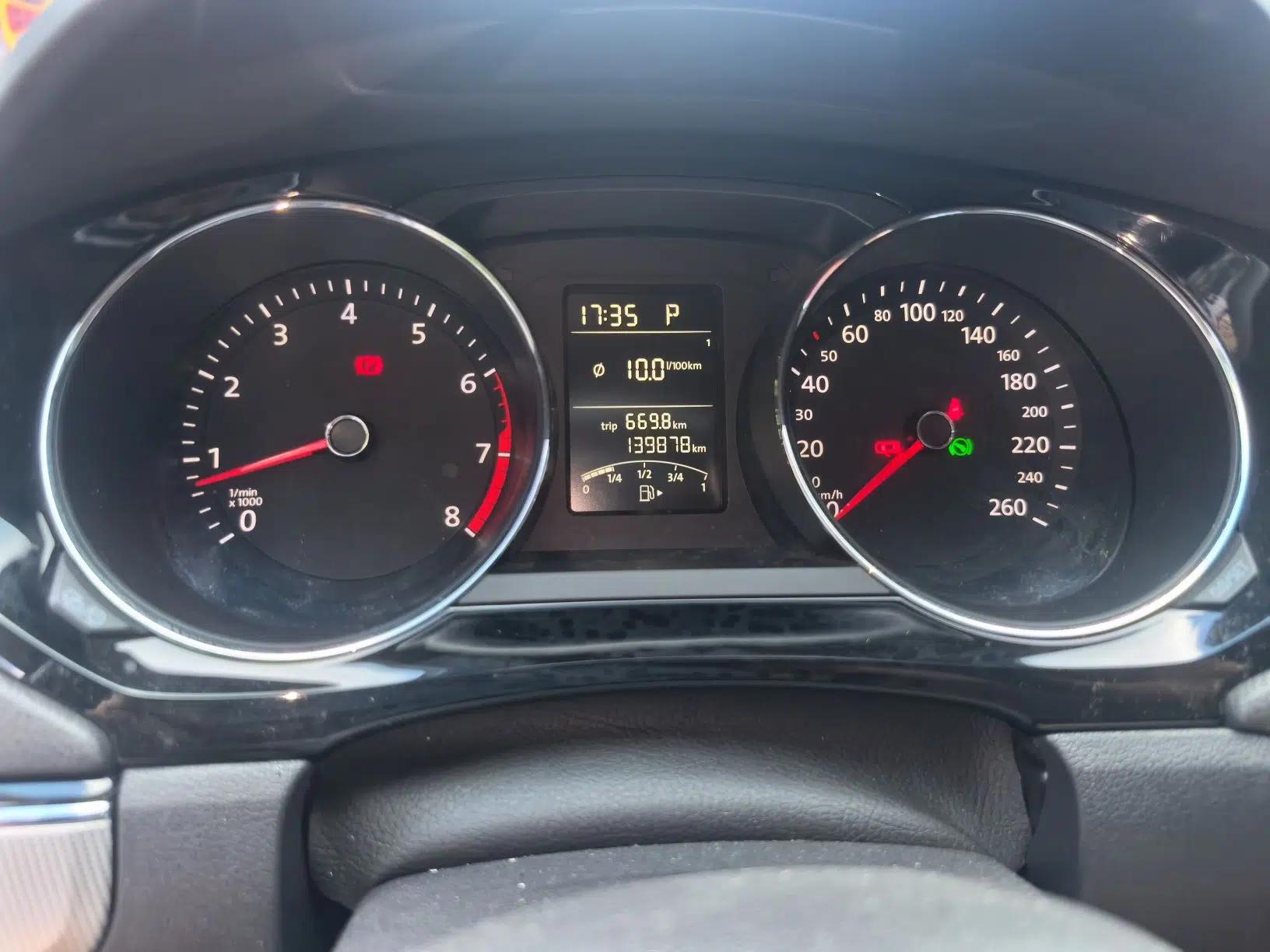 Volkswagen Sagitar 2018 1.6L Automatic Comfort Model — миниатюра 11