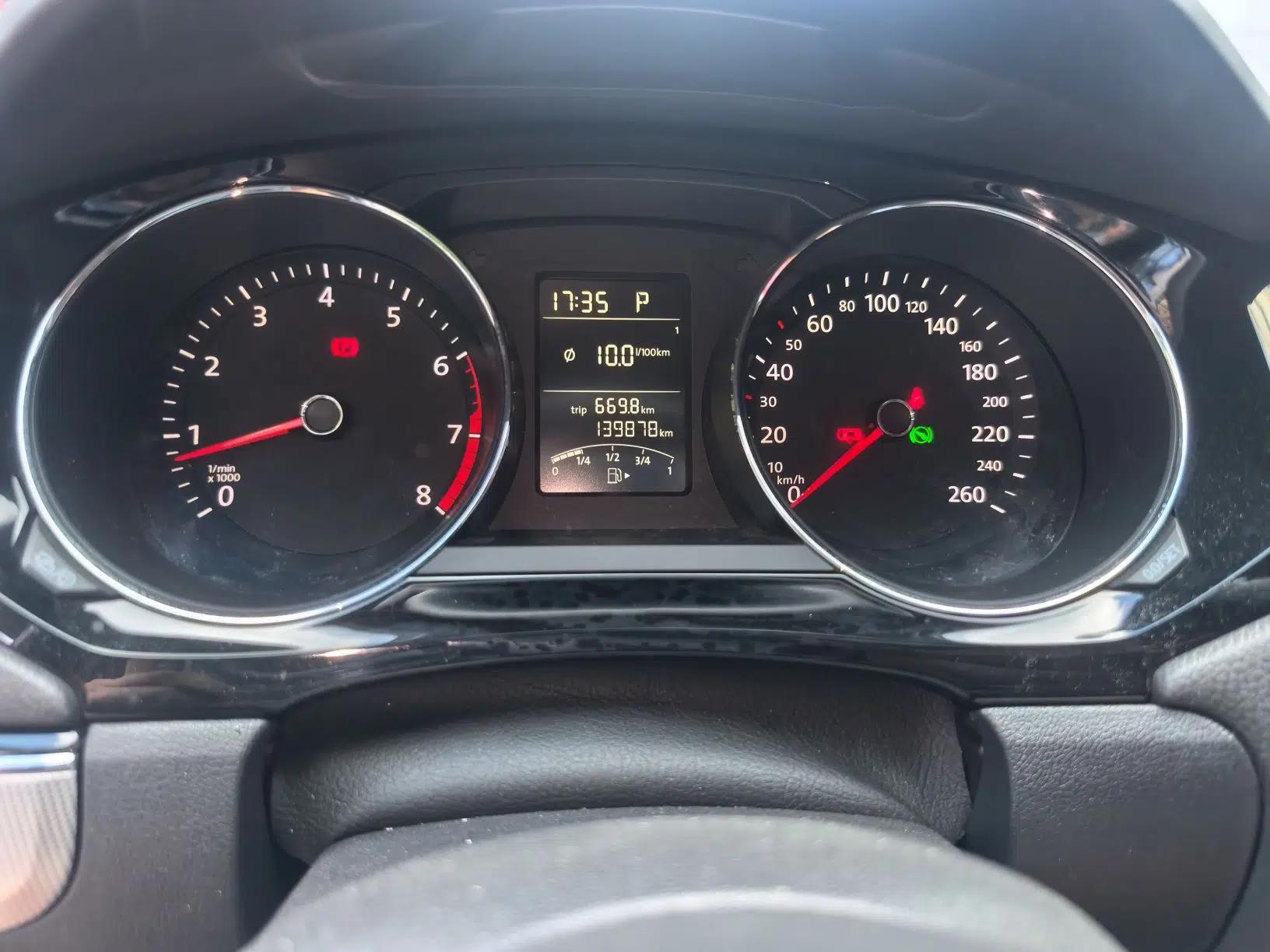 Volkswagen Sagitar 2018 1.6L Automatic Comfort Model — миниатюра 12