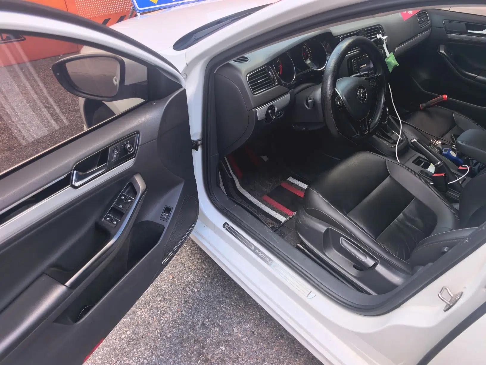 Volkswagen Sagitar 2018 1.6L Automatic Comfort Model — миниатюра 16