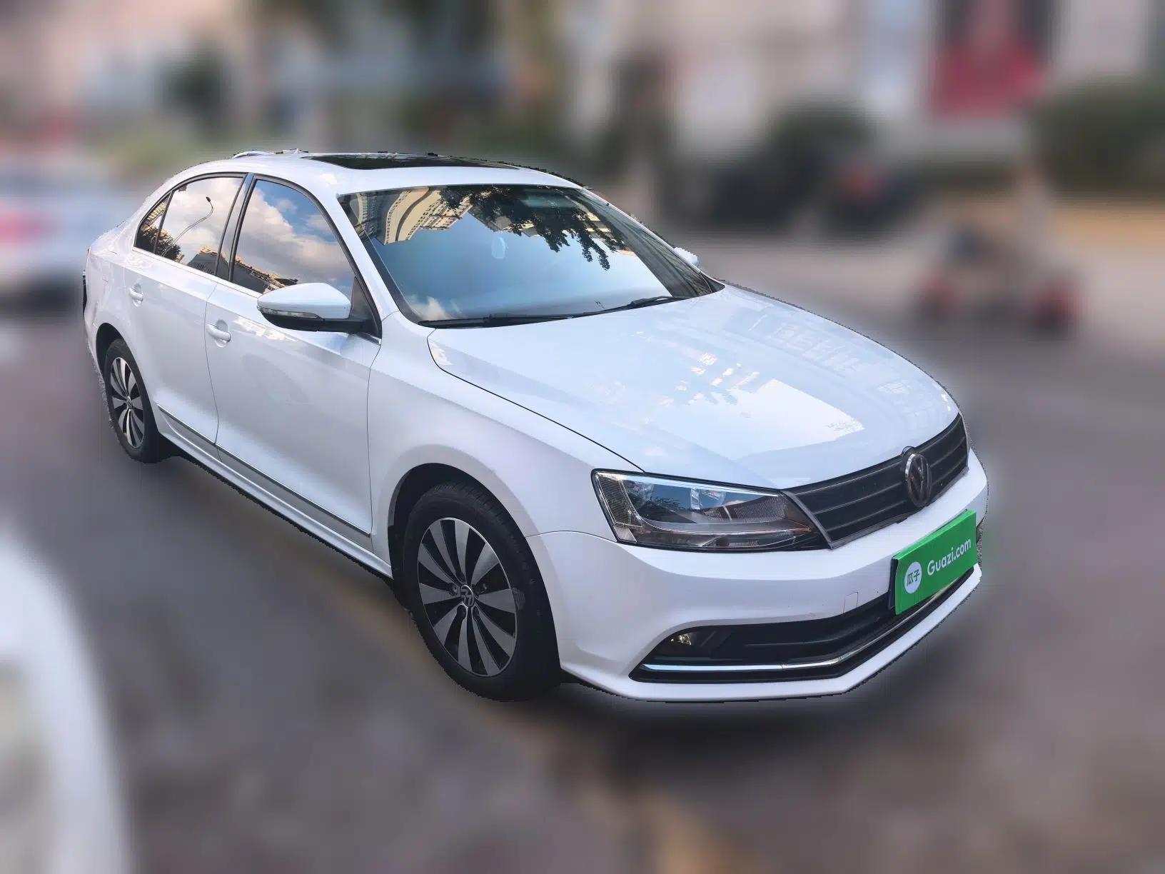 Volkswagen Sagitar 2018 1.6L Automatic Comfort Model — миниатюра 3
