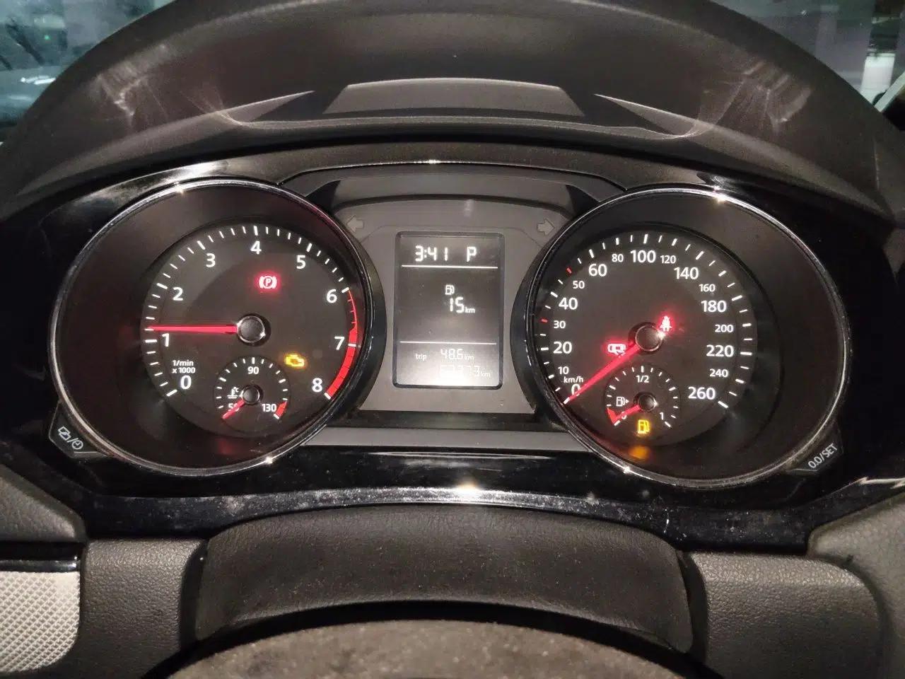 Volkswagen Sagitar 2015 230TSI Automatic Comfort Version — миниатюра 11
