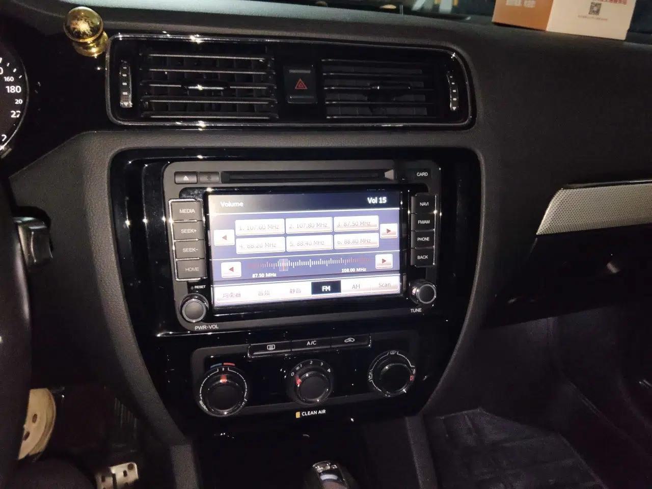 Volkswagen Sagitar 2015 230TSI Automatic Comfort Version — миниатюра 13