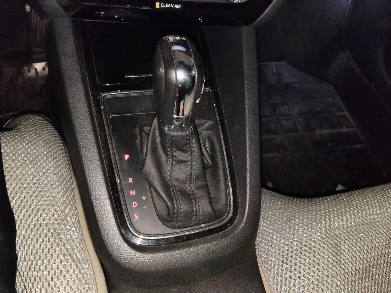 Volkswagen Sagitar 2015 230TSI Automatic Comfort Version — миниатюра 14