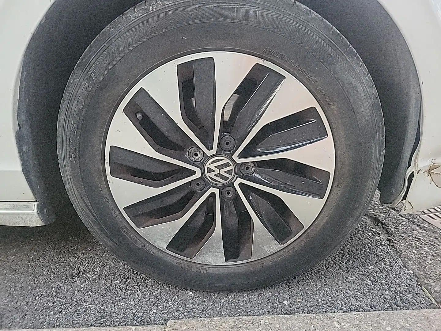 Volkswagen Lamando 2017 230TSI DSG Fashion Edition — миниатюра 8