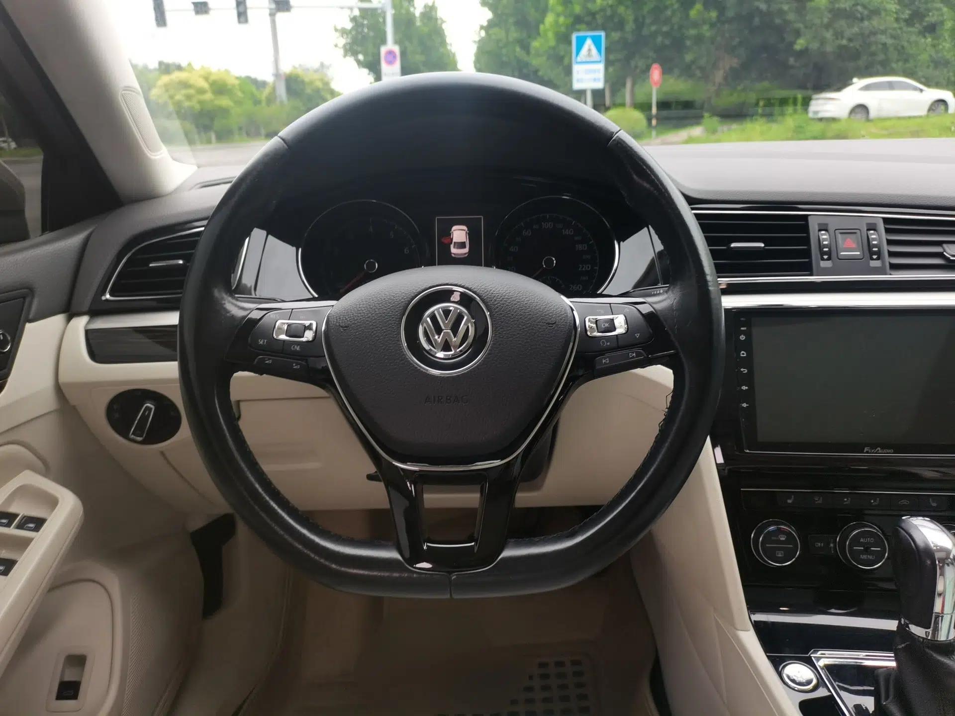 Volkswagen Lamando 2015 330TSI DSG Luxury Edition — миниатюра 10