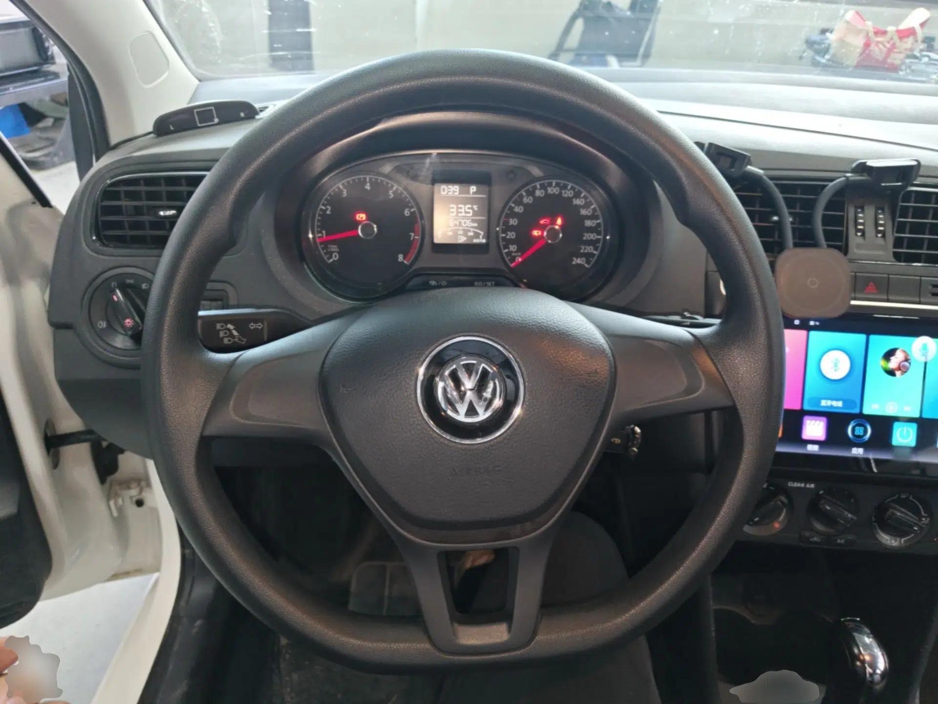 Volkswagen Polo 2016 1.4L Automatic Trendy Model — миниатюра 13