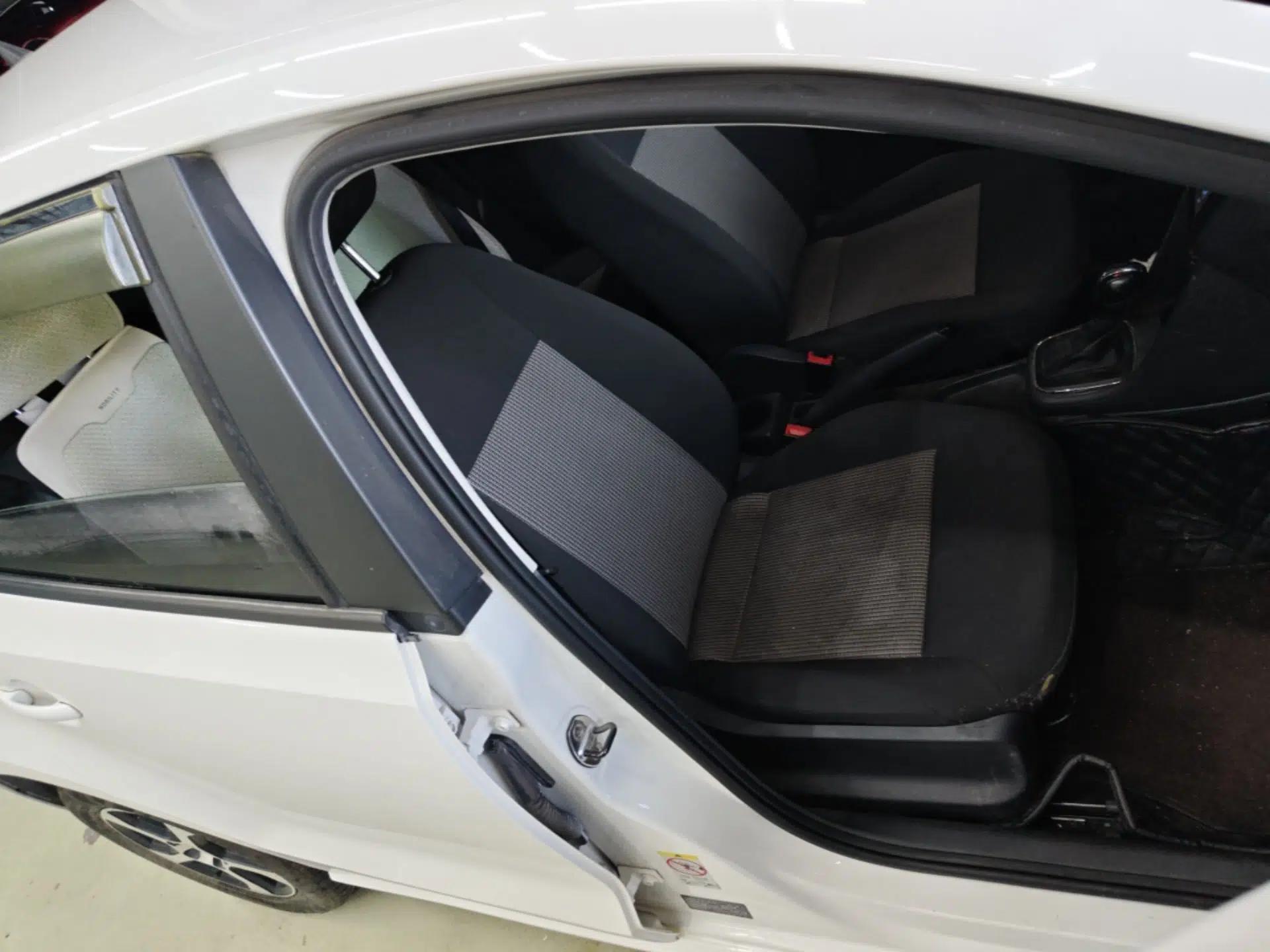 Volkswagen Polo 2016 1.4L Automatic Trendy Model — миниатюра 19